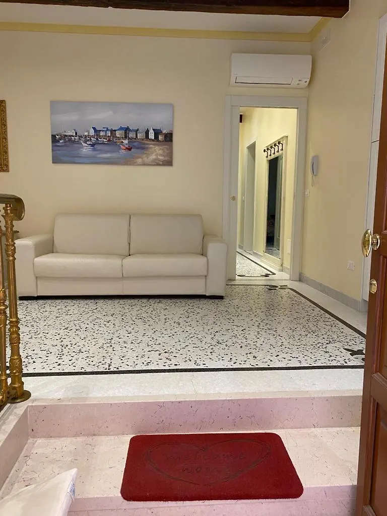 ונציה Rialto Mercato Deluxe Apartment 0*,  איטליה